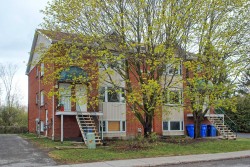 17 Rue de la Gravité  Gatineau (Hull), QC J9A 3A3