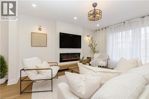 487 East 37Th Street, Hamilton, ON - Indoor Photo Showing Living Room With Fireplace