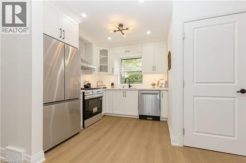 487 East 37Th Street, Hamilton, ON - Indoor Photo Showing Kitchen