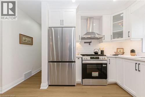 487 East 37Th Street, Hamilton, ON - Indoor Photo Showing Kitchen With Upgraded Kitchen