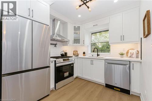 487 East 37Th Street, Hamilton, ON - Indoor Photo Showing Kitchen With Upgraded Kitchen