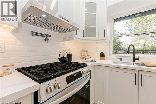 487 East 37Th Street, Hamilton, ON - Indoor Photo Showing Kitchen With Upgraded Kitchen