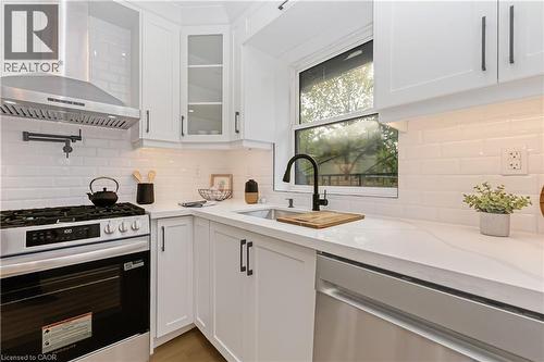 487 East 37Th Street, Hamilton, ON - Indoor Photo Showing Kitchen With Upgraded Kitchen