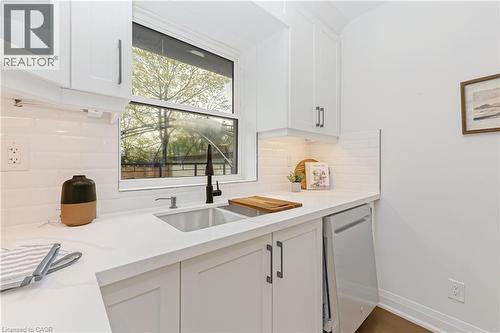 487 East 37Th Street, Hamilton, ON - Indoor Photo Showing Kitchen