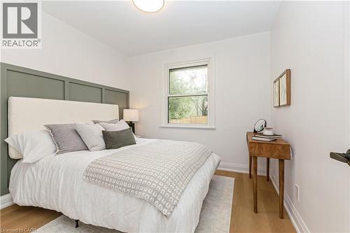 487 East 37Th Street, Hamilton, ON - Indoor Photo Showing Bedroom