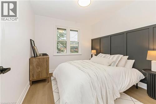 487 East 37Th Street, Hamilton, ON - Indoor Photo Showing Bedroom