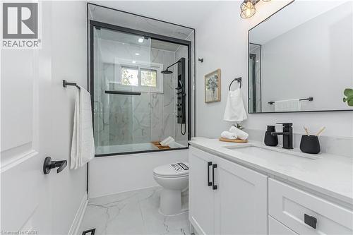 487 East 37Th Street, Hamilton, ON - Indoor Photo Showing Bathroom