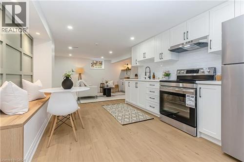 487 East 37Th Street, Hamilton, ON - Indoor Photo Showing Kitchen