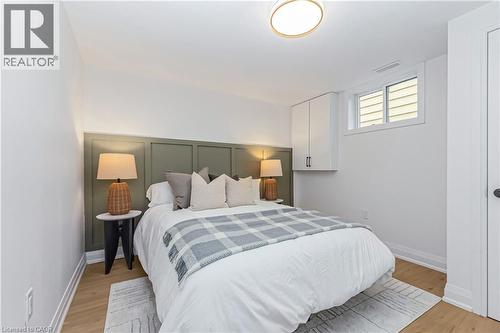 487 East 37Th Street, Hamilton, ON - Indoor Photo Showing Bedroom