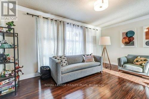 1980 Hartland Drive, Mississauga, ON - Indoor Photo Showing Living Room