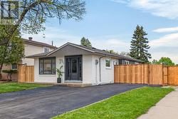 257 QUEEN VICTORIA DRIVE  Hamilton, ON L8W 1G4