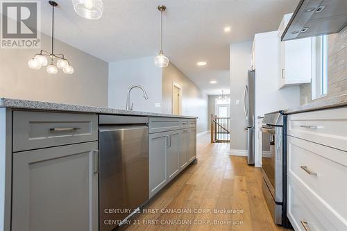 Lot 105 Darwin Crescent, London South (South V), ON - Indoor Photo Showing Kitchen With Upgraded Kitchen
