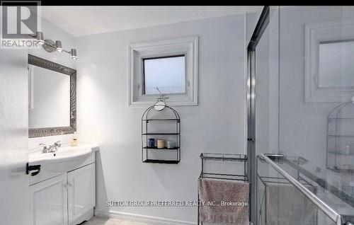 173 Adelaide Street N, London East (East K), ON - Indoor Photo Showing Bathroom