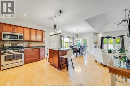 7840 Stella Crescent, Windsor, ON - Indoor Photo Showing Kitchen