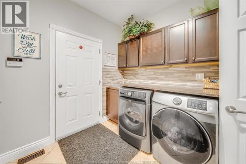 7840 Stella Crescent, Windsor, ON - Indoor Photo Showing Laundry Room
