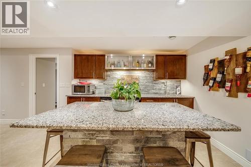 7840 Stella Crescent, Windsor, ON - Indoor Photo Showing Kitchen