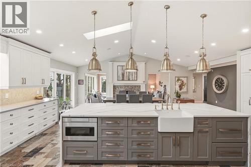 707 Eagle Drive, Burlington, ON - Indoor Photo Showing Kitchen With Upgraded Kitchen