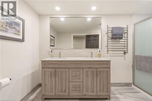 707 Eagle Drive, Burlington, ON - Indoor Photo Showing Bathroom