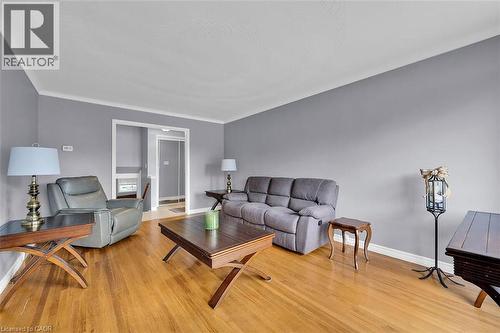 24 Oxford Street, Brantford, ON - Indoor Photo Showing Living Room