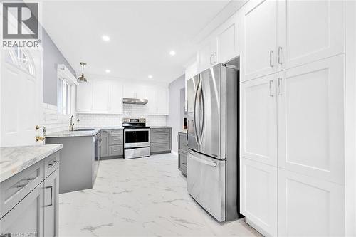 24 Oxford Street, Brantford, ON - Indoor Photo Showing Kitchen With Upgraded Kitchen