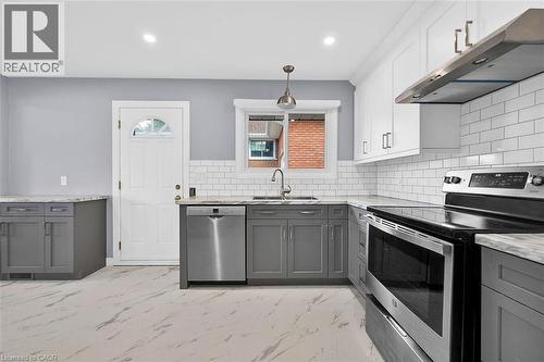 24 Oxford Street, Brantford, ON - Indoor Photo Showing Kitchen With Upgraded Kitchen