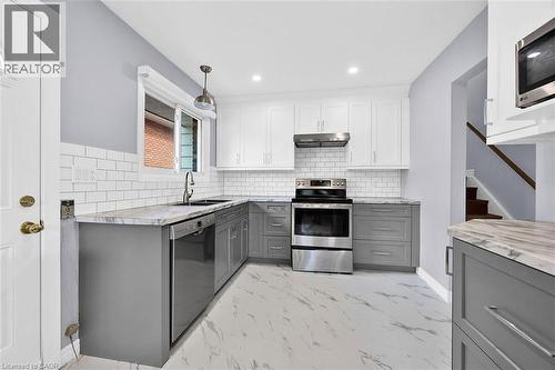 24 Oxford Street, Brantford, ON - Indoor Photo Showing Kitchen With Upgraded Kitchen