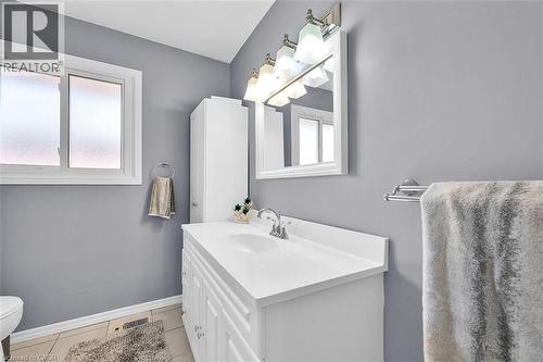 24 Oxford Street, Brantford, ON - Indoor Photo Showing Bathroom