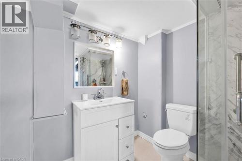 24 Oxford Street, Brantford, ON - Indoor Photo Showing Bathroom