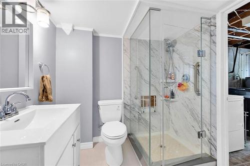 24 Oxford Street, Brantford, ON - Indoor Photo Showing Bathroom