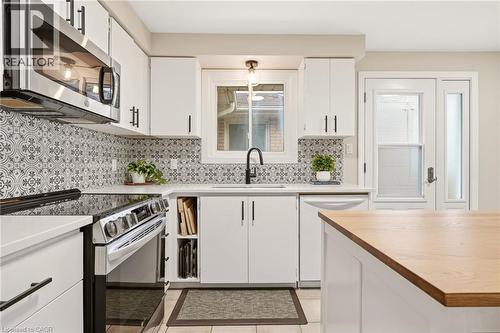 3452 Caplan Crescent, Burlington, ON - Indoor Photo Showing Kitchen With Upgraded Kitchen