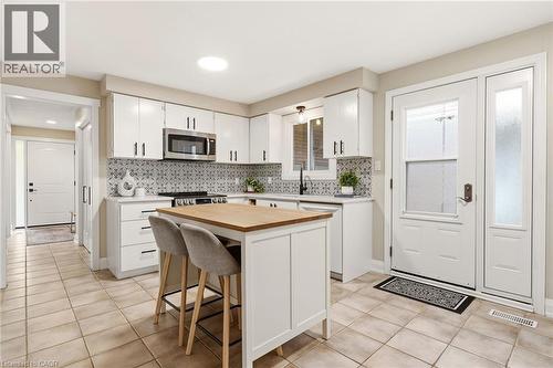 3452 Caplan Crescent, Burlington, ON - Indoor Photo Showing Kitchen