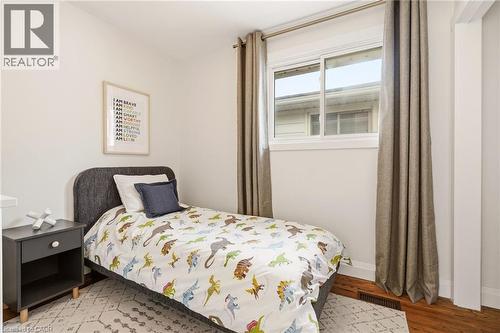 3452 Caplan Crescent, Burlington, ON - Indoor Photo Showing Bedroom