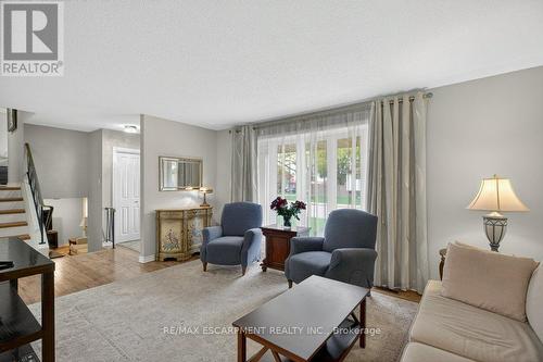 4 Camelot Drive, Hamilton, ON - Indoor Photo Showing Living Room