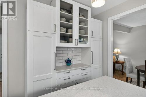 4 Camelot Drive, Hamilton, ON - Indoor Photo Showing Bedroom