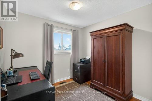 4 Camelot Drive, Hamilton, ON - Indoor