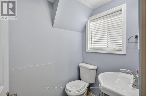 4 Camelot Drive, Hamilton, ON - Indoor Photo Showing Bathroom