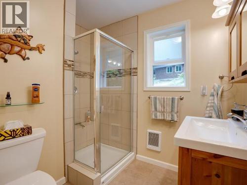 10826 Mariners Way, Powell River, BC - Indoor Photo Showing Bathroom