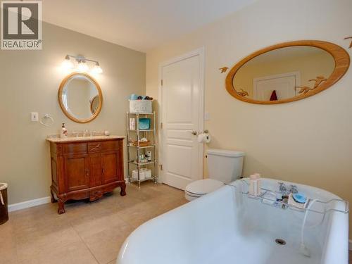 10826 Mariners Way, Powell River, BC - Indoor Photo Showing Bathroom