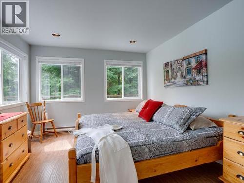 10826 Mariners Way, Powell River, BC - Indoor Photo Showing Bedroom