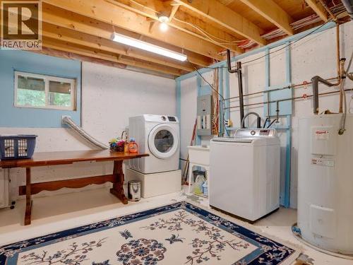 10826 Mariners Way, Powell River, BC - Indoor Photo Showing Laundry Room