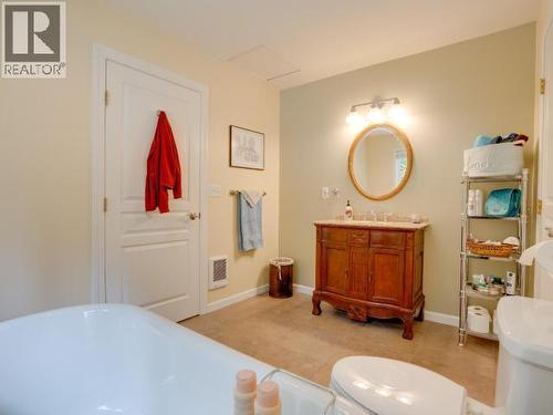 10826 Mariners Way, Powell River, BC - Indoor Photo Showing Bathroom
