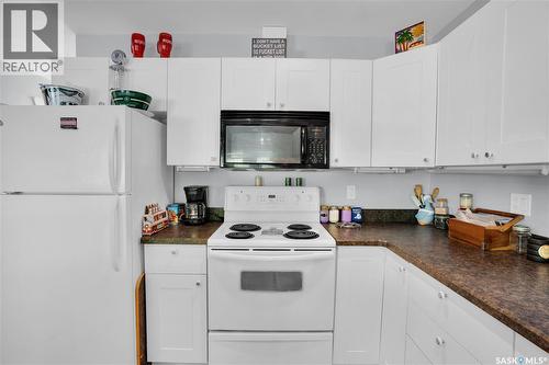 607 Brighton Street, Saskatchewan Beach, SK - Indoor Photo Showing Kitchen