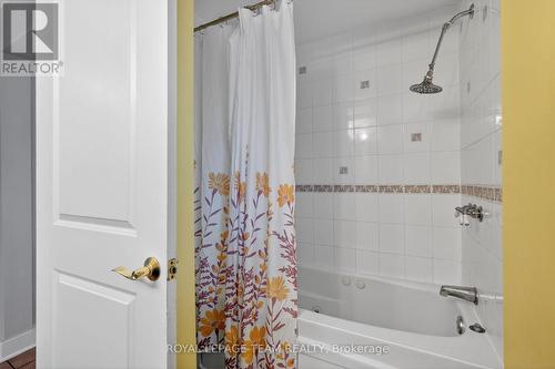 Main floor 4pc bathroom - 196 Prince Albert Street, Ottawa, ON - Indoor Photo Showing Bathroom