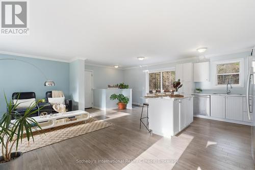 1021 Tower Crescent, Gravenhurst (Morrison), ON - Indoor Photo Showing Kitchen With Stainless Steel Kitchen With Upgraded Kitchen