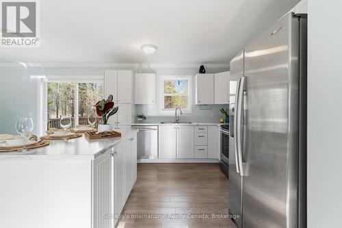 1021 Tower Crescent, Gravenhurst (Morrison), ON - Indoor Photo Showing Kitchen With Upgraded Kitchen