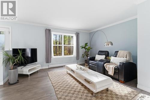 1021 Tower Crescent, Gravenhurst (Morrison), ON - Indoor Photo Showing Living Room