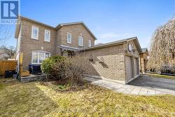 1045 BEAVER VALLEY CRESCENT E  Oshawa, ON L1J 8N2