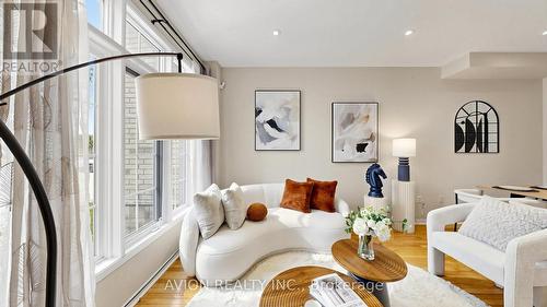 55 Madison Heights Boulevard, Markham, ON - Indoor Photo Showing Living Room