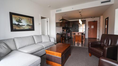 318-400 Stemwinder Drive, Kimberley, BC - Indoor Photo Showing Living Room