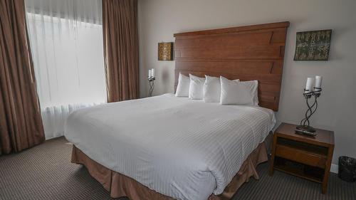 318-400 Stemwinder Drive, Kimberley, BC - Indoor Photo Showing Bedroom